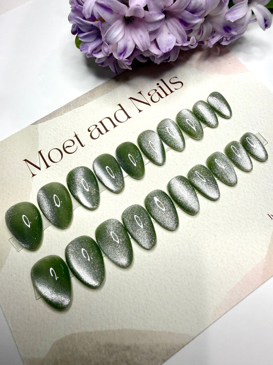 Cat Eye Nails Emerald