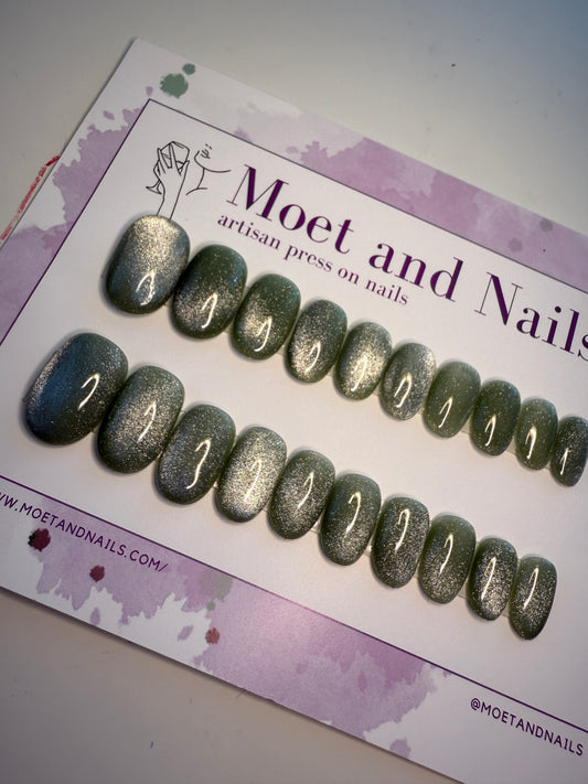 Cat Eye Nails Emerald